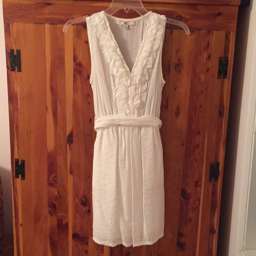 White dress with v-neck - graduation